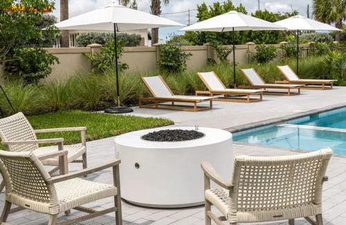 Key West House | The Ebberly House - Amazing Pool in Gated Community