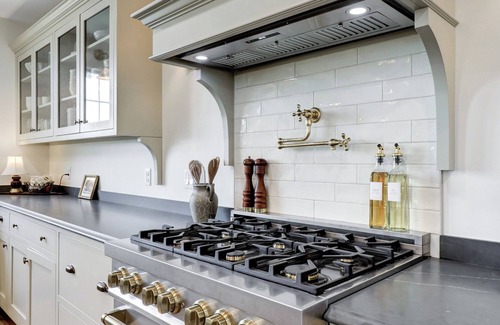Gordonville House | The Eby Farm/Newly renovated, Modern, Peaceful 5 bedroom & 5 bath/Hot Tub