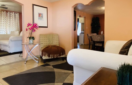 North Las Vegas House | The Eclectic Casita 3 bed, 2 bath - 15 min from STRIP