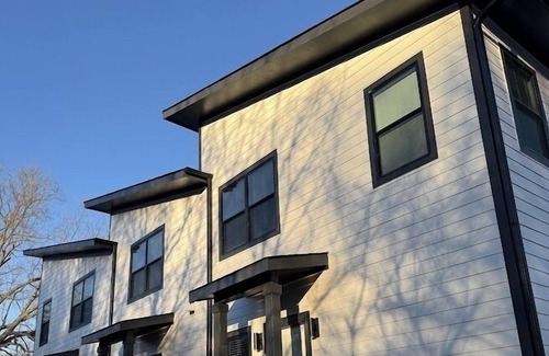 Concord House | The Eclectic Escape! Stylish 3BR, 2.5BA townhome in concord