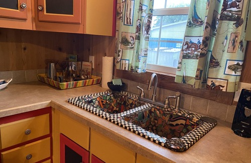 Dinero Cabin | The Eclectic Hummingbird