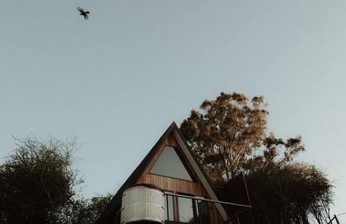 Deloraine Villa | The Eco Cabin Tasmania - Cedar Hot Tub