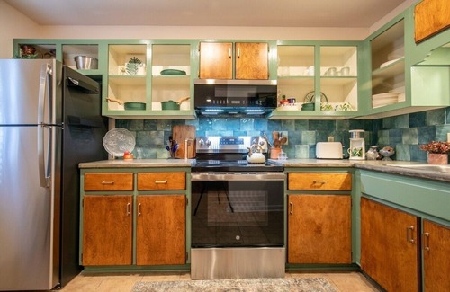 Oxford House | The Eden, 1BR Queen Nook by Velvet Ditch Villas