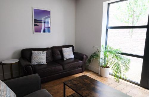Southport Apartment | The Eden Warehouse - Pink Apartment (sleeps 4)
