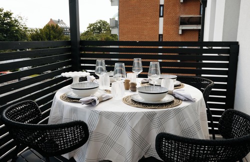 Jambes Apartment | The Edgewater Suites - Skyline