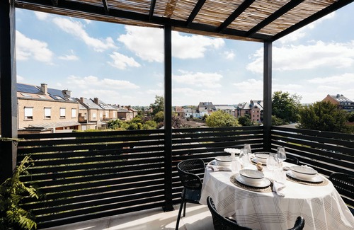 Jambes Apartment | The Edgewater Suites - Skyline