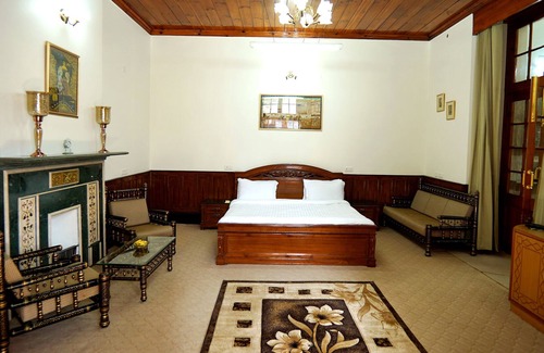 Chhota Shimla Bed & Breakfast | The Edgeworth, King Room