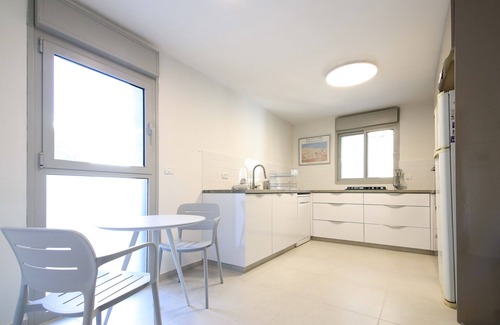 Emek Refaim House | The Elazar : Renovated 3 BR in Baka