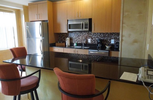 Mount Vernon Square Apartment | The Eldon Luxury Suites