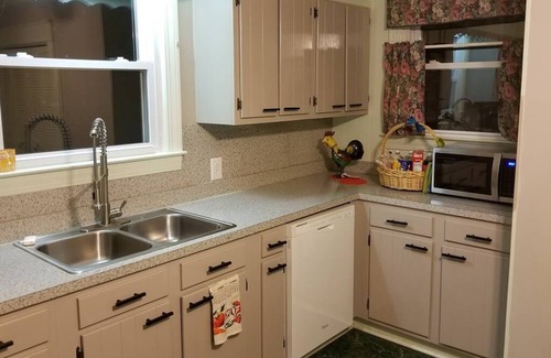 Henderson Bed & Breakfast | The Eleanor on Belle - Suite 1
