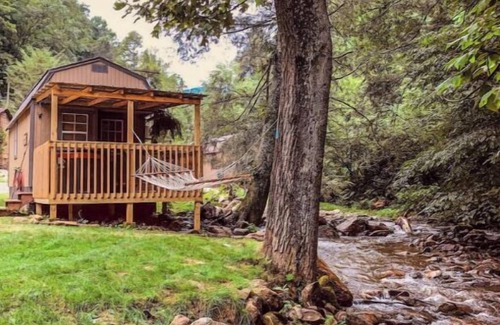 Flag Pond Cabin | The "Eleanor Rigby" DIRECT STREAM FRONT W HOT TUBnn