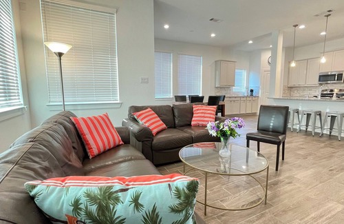 Rosenberg House | The elegant home at 5 star location close to highway 59 within beautiful park