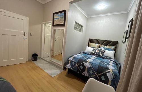 Greater Johannesburg Metropolitan Area House | The Elegant Retreat of The Silver Room