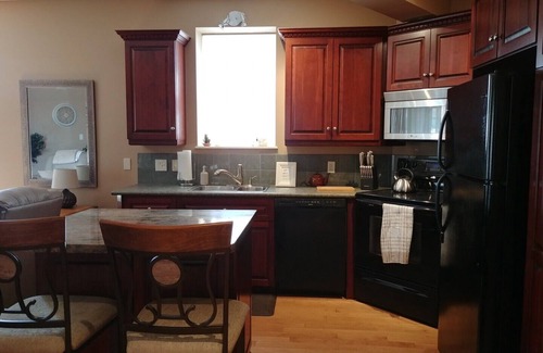 Stratford Condo | The Elegant Swan - Steps from Theatre