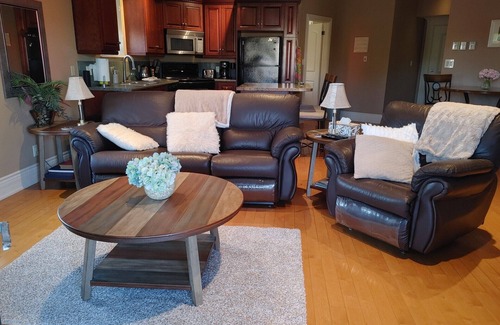 Stratford Condo | The Elegant Swan - Steps from Theatre
