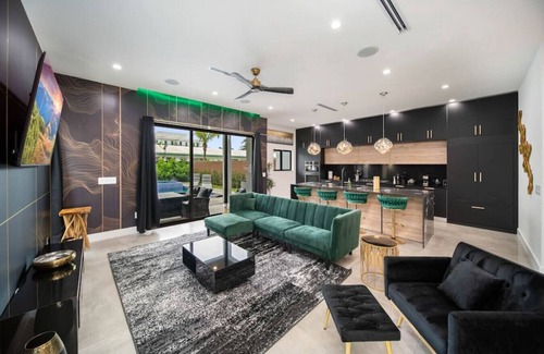 Victoria Park House | The Elements Home with 2 Pools