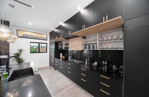 Victoria Park House | The Elements Home with 2 Pools