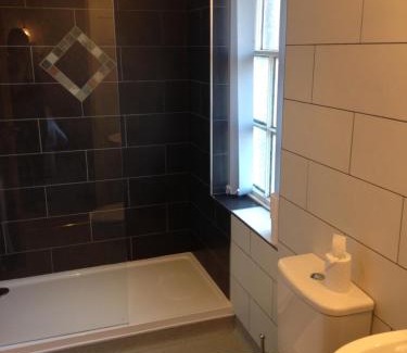 Newtown Hotel | The Elephant & Castle Hotel