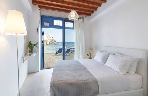 Kimolos House | The Elephant Goupa Beach
