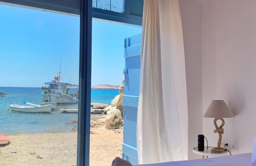 Kimolos House | The Elephant Goupa Beach