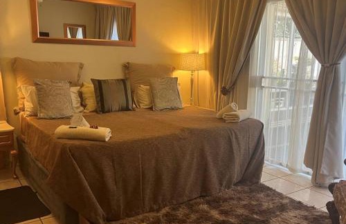Waterkloof Glen House | The Elephant Room at Frederick's Place