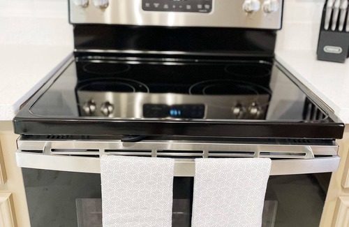 Pharr House | ✨The Elite✨ 3BR Newly Renovated💎 AIRPORT✈️