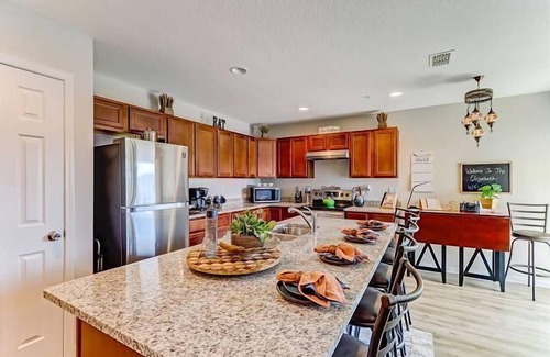 Southside House | The Elizabeth condo near Baymeadows w/balcony