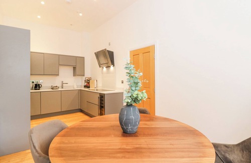 Newland Near Ulverston Cottage | THE ELIZABETH SUITE STONE CROSS MANSION, family friendly in Ulverston