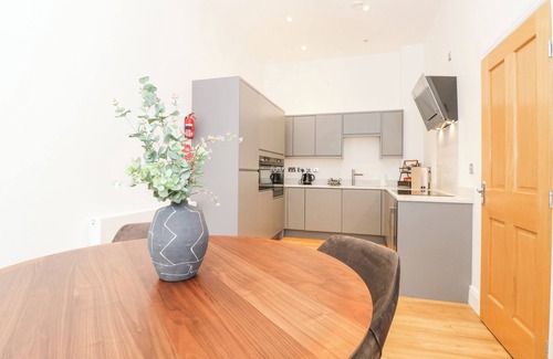 Newland Near Ulverston Cottage | THE ELIZABETH SUITE STONE CROSS MANSION, family friendly in Ulverston