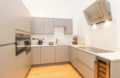 Newland Near Ulverston Cottage | THE ELIZABETH SUITE STONE CROSS MANSION, family friendly in Ulverston