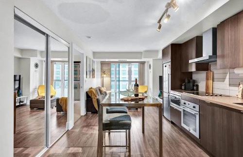 Toronto Entertainment District Apartment | The Ellios Suites - In Downtown Toronto, Opposite CN Tower & Rogers Centre