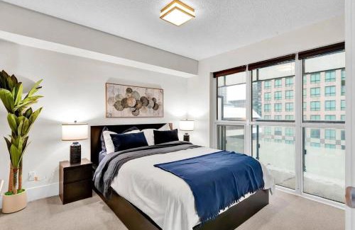 Toronto Entertainment District Apartment | The Ellios Suites - In Downtown Toronto, Opposite CN Tower & Rogers Centre