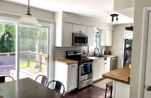 Frankfort House | The Elm Cottage - 1mi to Frankfort Beach