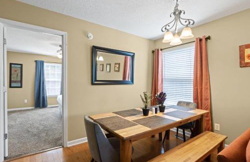 Missionary Ridge House | The Elmwood Farmhouse- 10 Mins to Downtown Chattanooga