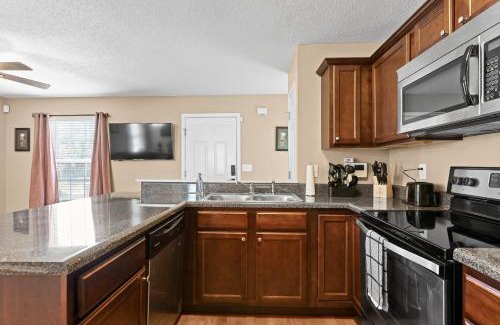 Missionary Ridge House | The Elmwood Farmhouse- 10 Mins to Downtown Chattanooga