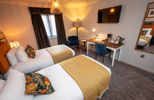 Camberley Hotel | The Ely Hotel by Greene King Inns
