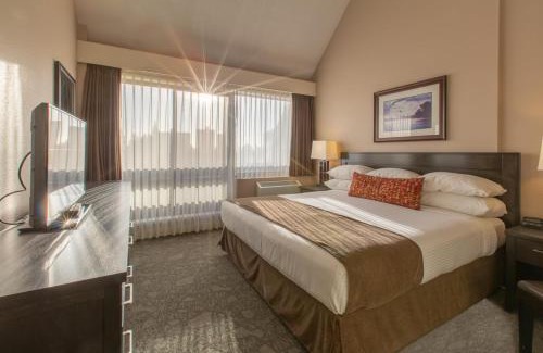 James Bay Hotel | The Embassy Inn