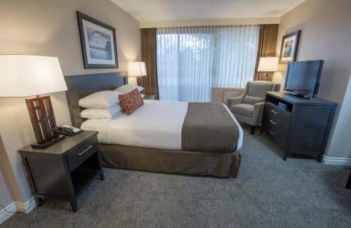 James Bay Hotel | The Embassy Inn