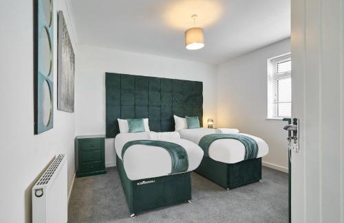 Cribbs Causeway Apartment | The Emerald - 6 Beds - Contractors - Free Parking