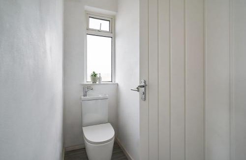 Cribbs Causeway Apartment | The Emerald - 6 Beds - Contractors - Free Parking