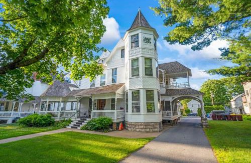 Saratoga Springs Apartment | The Emerald by Saratoga Stays