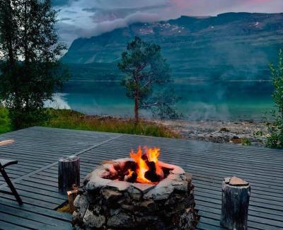 Grovfjord House | The Emerald Coast Cabin