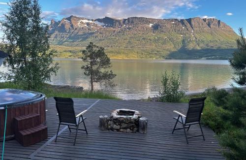 Grovfjord House | The Emerald Coast Cabin