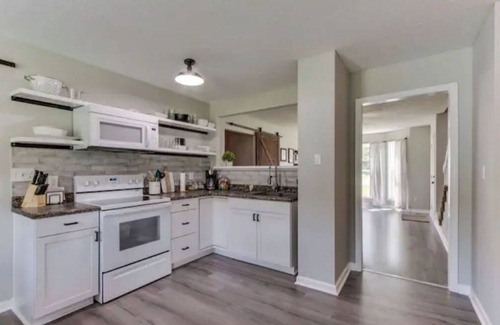 Lewisburg House | The Emerald-near Henry Horton- Sleeps 8- 2.5 baths