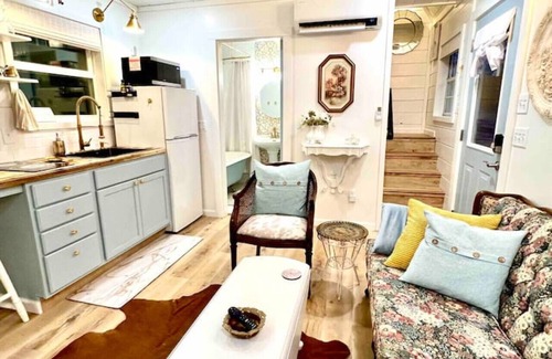 Newnata House | The Enchanted Cottage, Greers Ferry Lake Area