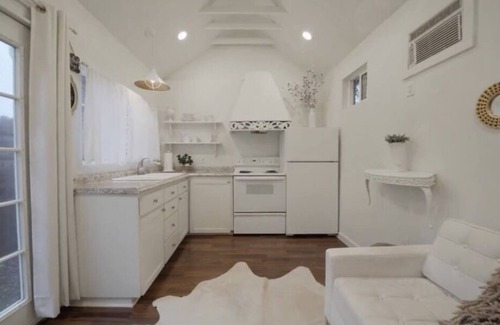 Vancouver Cottage | The Enchanted Cottage, Super Cute Tiny House in a Private Peaceful Neighborhood