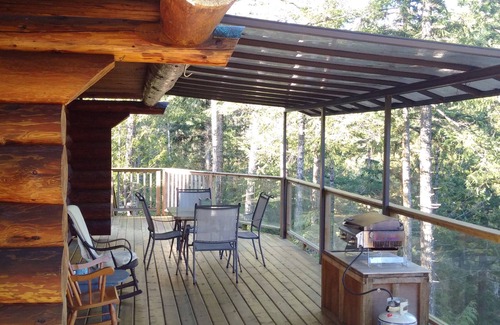 Halfmoon Bay Cabin | The Enchanted Woods Waterfront Log Cabin at Secret Cove