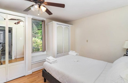 Portsmouth Apartment | The Enchantment of Old Towne Portsmouth - Suite 1