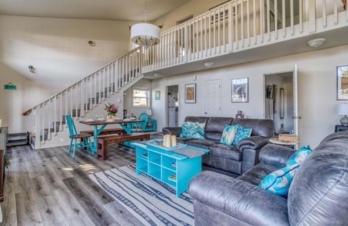 Bay City House | The Endless Summer - Meredith Lodging