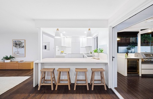 Sydney House | The Entertainer